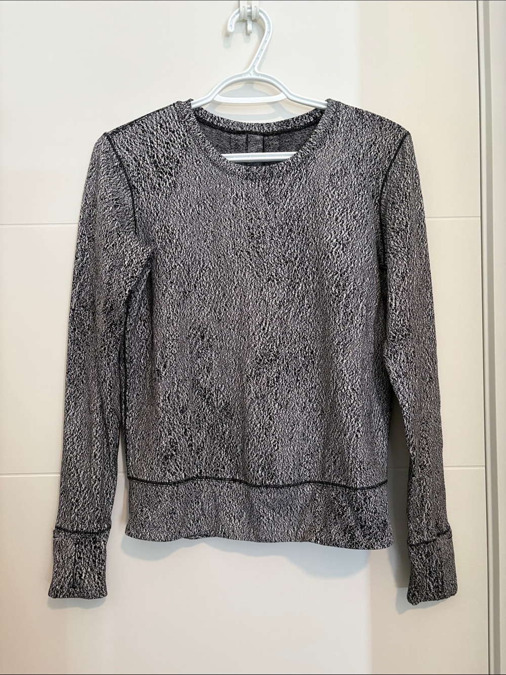 Lululemon Long-Sleeve Textured Crewneck Top w/ key pocket zip closure Sz 4